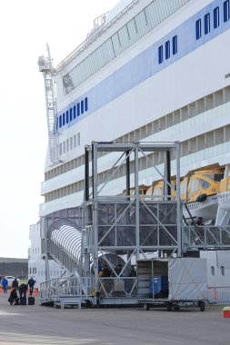 IJmuiden, Hollanda - 30 Nisan 2017: Aida Sol yolcu gemiye binmeden