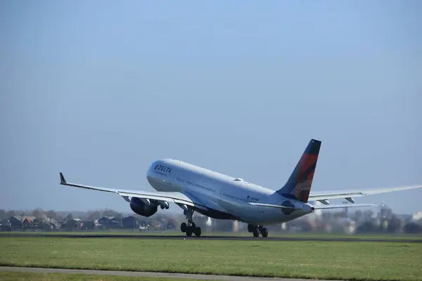 Amsterdam the Netherlands - April 2nd, 2017: N854NW Delta Air Lines Airbus — Stock Photo, Image