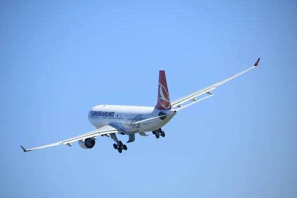 アムステルダム オランダ - 2017 年 4 月 2 日: Tc Jis トルコ航空 — ストック写真