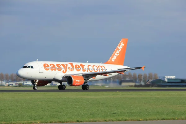 Amsterdam Nederländerna - 7 April 2017: G-Ezbz easyjet — Stockfoto