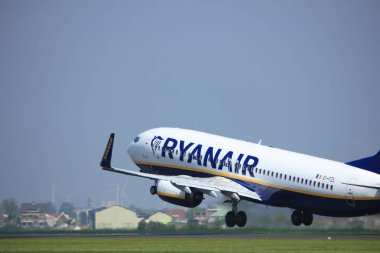 Amsterdam Hollanda - 6 Mayıs 2017: Ei-Fzl Ryanair Boeing 737-800