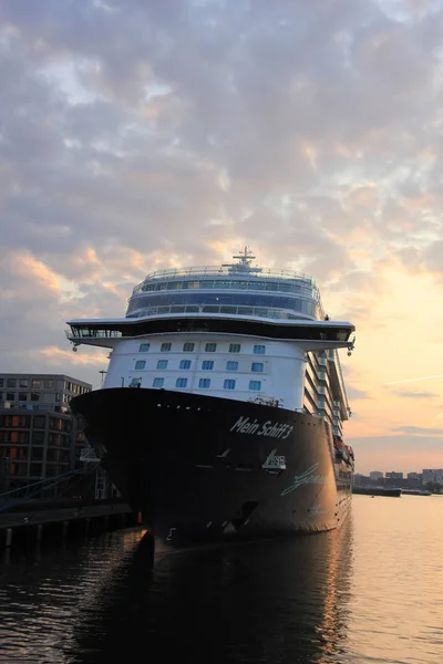 Amsterdam, Niederlande - 11. Mai 2017: mein schiff 3 tui cruises — Stockfoto