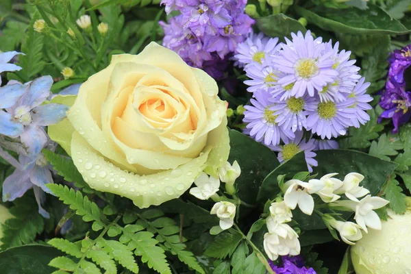 Colorful wedding flowers — Stock Photo, Image