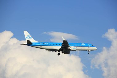Amsterdam Hollanda - Mayıs, 20 2017: Ph-Exa kım Cityhopper Embraer Erj-190std