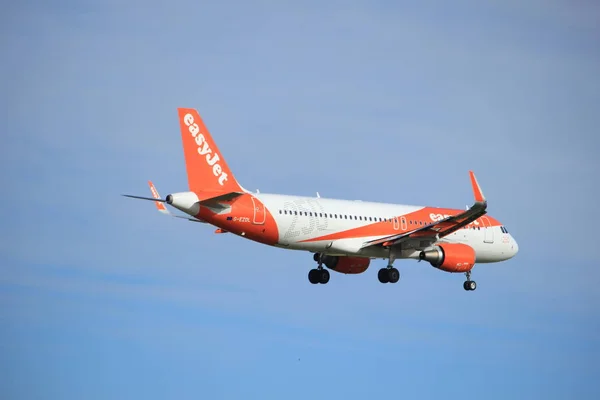 Ámsterdam, Países Bajos, 15 de julio de 2016: G-EZOL easyJet Airbus A320 — Foto de Stock