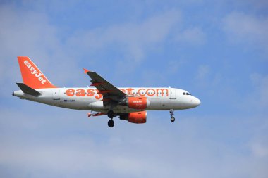Amsterdam, Hollanda, Temmuz, 21 2016: G-Ezin easyjet Airbus A319-111