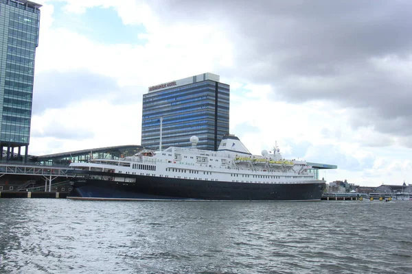Amsterdã, Holanda - 27 de abril de 2017: Astoria Cruise & Maritime Voyages — Fotografia de Stock