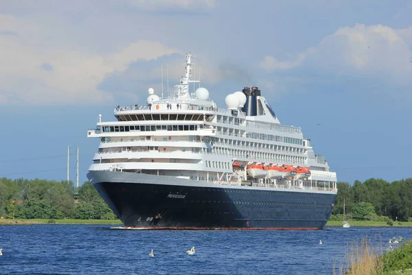 Velsen, Países Bajos - 20 de mayo de 2017: MS Prinsendam, Holland America Line — Foto de Stock