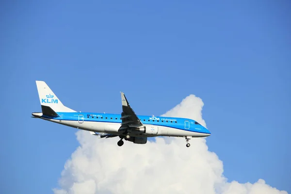 Амстердам, Нідерланди - 20 травня 2017 року: рН Exj Klm Embraer Erj-175std — стокове фото