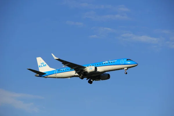 Amsterdam the Netherlands - May, 20th 2017: PH-EXD KLM Embraer — Stock Photo, Image