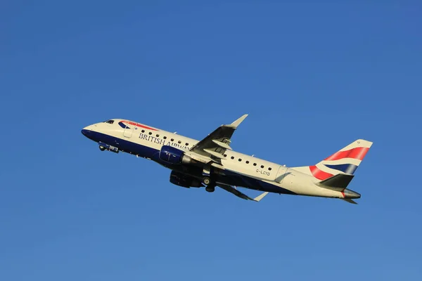 Amsterdã, Holanda - 1 de junho de 2017: G-LCYD BA CityFlyer Embraer — Fotografia de Stock