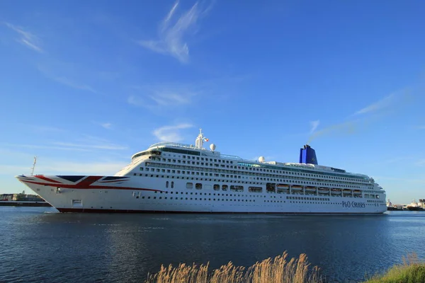 Velsen, Paesi Bassi - 31 maggio 2017: Aurora P & O Cruises — Foto Stock