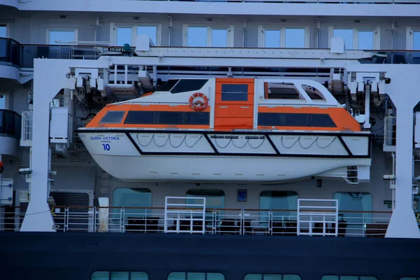 IJmuiden, Nizozemsko - 5. června 2017: Královna Viktorie, Cunard, lodě záchranné — Stock fotografie