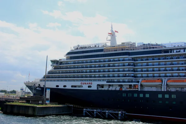 IJmuiden, Holland - 5. juni 2017: Dronning Victoria, Cunard - Stock-foto