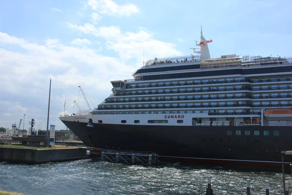 IJmuiden, Ολλανδία - 5η Ιουνίου 2017: Η Βασίλισσα Βικτωρία, Cunard — Φωτογραφία Αρχείου