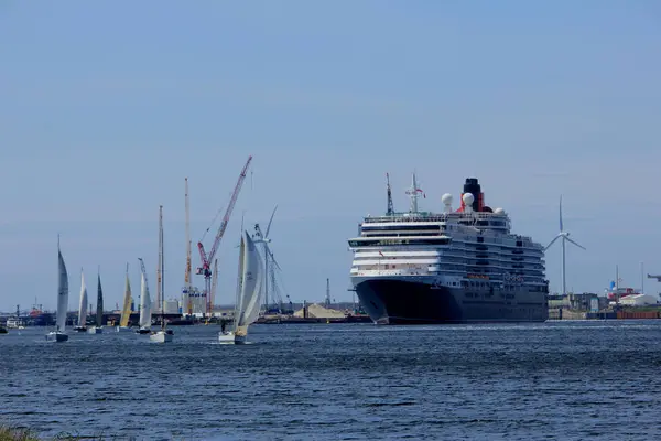 IJmuiden, Нідерланди - 2017 5-го червня: Королеви Вікторії Cunard — стокове фото