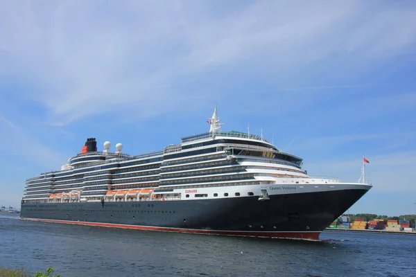 Velsen, Países Bajos - 5 de junio de 2017: Queen Victoria, Cunard — Foto de Stock