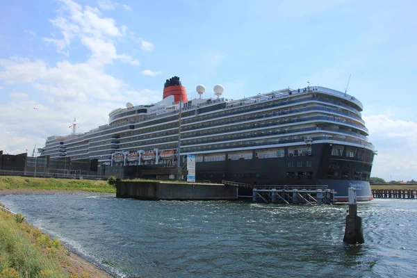 IJmuiden, Nederländerna - juni 5th 2017: Drottning Victoria, Cunard Royaltyfria Stockbilder