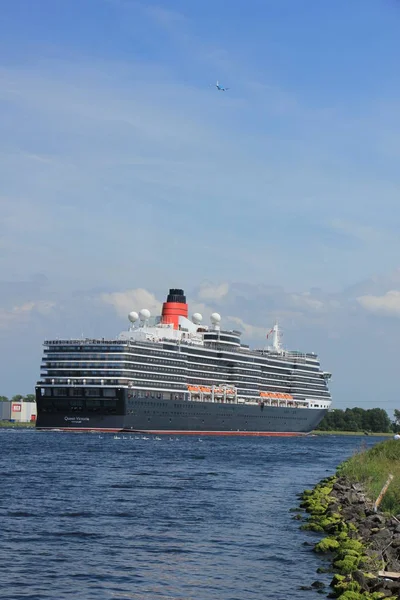 Velsen, Holanda - 5 de junho de 2017: Rainha Vitória, Cunard — Fotografia de Stock