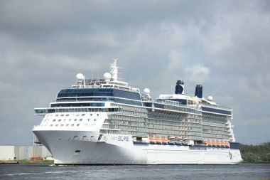 Velsen, Hollanda - 9 Haziran 2017: Ünlü Eclipse - Celebrity Cruises