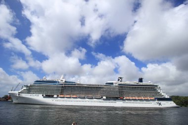 Velsen, Hollanda - 9 Haziran 2017: Ünlü Eclipse - Celebrity Cruises