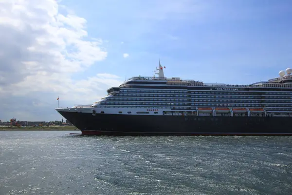 IJmuiden, The Netherlands - June 5th 2017: Queen Victoria, Cunard — Stock Photo, Image