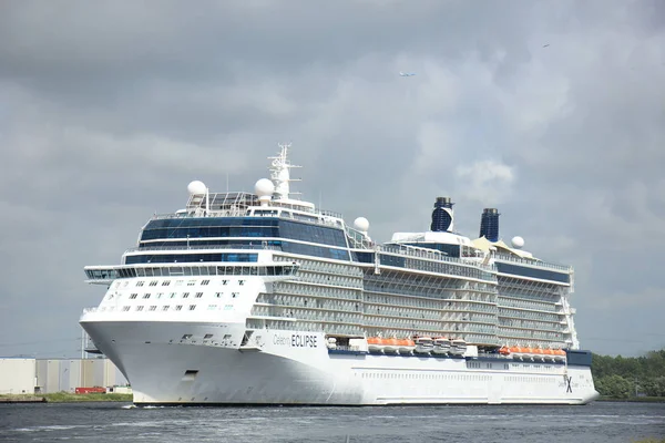 Velsen, Hollandia - június 9-én 2017: Celebrity Eclipse - Celebrity Cruises — Stock Fotó