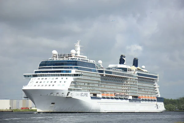 Velsen, Hollanda - 9 Haziran 2017: Ünlü Eclipse - Celebrity Cruises