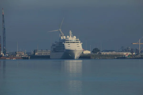 Velsen, Nizozemsko - 18th červen 2017: Silver Whisper - Silversea plavby — Stock fotografie