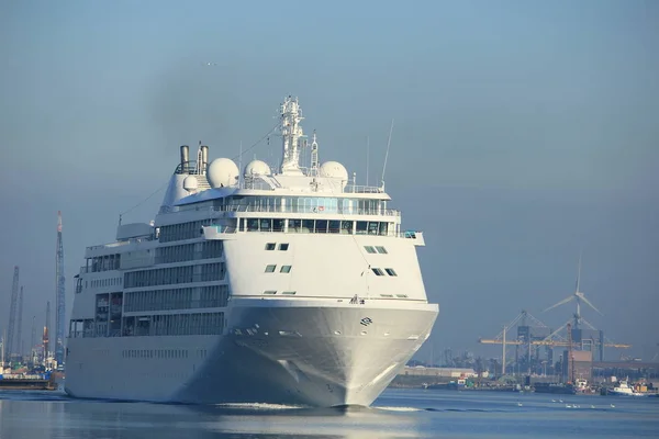 Velsen, Paesi Bassi - 18 giugno 2017: Silver Whisper- Silversea Cruises — Foto Stock