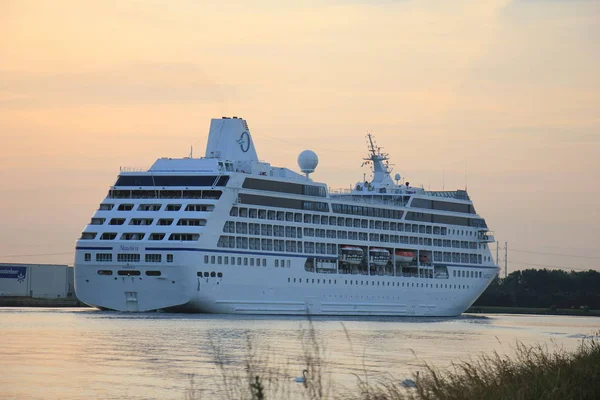 Velsen, Pays-Bas - 15 juin 2017 : Nautica - Oceania Cruises — Photo