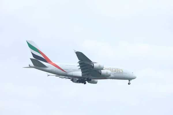 Ámsterdam, Países Bajos - 22 de junio de 2017: A6-EUE Emirates Airbus A380 — Foto de Stock