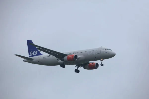 stock image Amsterdam, the Netherlands - June 22nd 2017: OY-KAO SAS Scandinavian Airlines Airbus A320