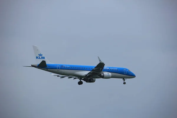 Amsterdam, the Netherlands - June 22nd 2017: PH-EZP KLM Cityhopper Embraer ERJ-190STD — Stock Photo, Image