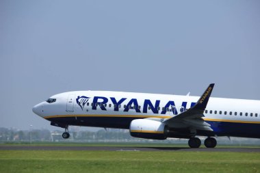 Amsterdam Hollanda - 6 Mayıs 2017: Ei-Fzl Ryanair Boeing 737-800