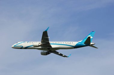 Amsterdam, Hollanda - 2 Haziran 2017: Ben-Adju hava Dolomiti Embraer
