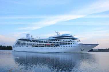 Velsen, Hollanda - 15 Haziran 2017: Cruises Nautica - Oceania