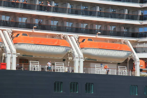 IJmuiden, Ολλανδία - 5η Ιουνίου 2017: Queen Victoria, Cunard, βάρκες ζωής — Φωτογραφία Αρχείου