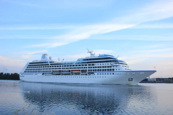 Velsen, Nederländerna - juni 15th 2017: Nautica - Oceania Cruises — Stockfoto