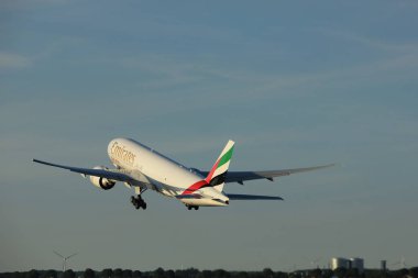 Amsterdam, Hollanda - 1 Haziran 2017: A6-Efd Emirlikleri Boeing 777f