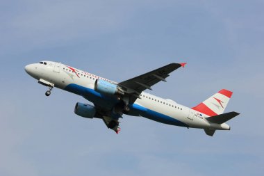 Amsterdam, Hollanda - 2 Haziran 2017: Oe-Lbk Avusturya Havayolları