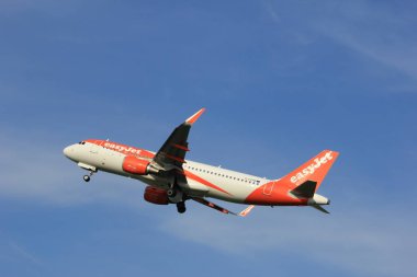 Amsterdam, Hollanda - 2 Haziran 2017: G-Ezpb arası easyJet ile