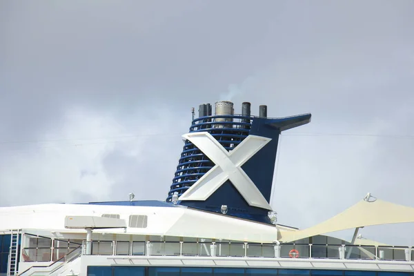 Velsen, Nederland - juni 9 2017: Celebrity Eclipse - Celebrity Cruises — Stockfoto