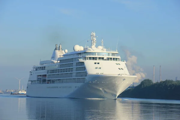 Velsen, The Netherlands - June 18th 2017: Silver Whisper- Silversea Cruises — Stock Photo, Image