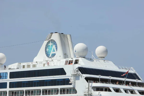 Велсен, Нидерланды - 21 июня 2017: Azamara Journey - Azamara Club Cruises — стоковое фото