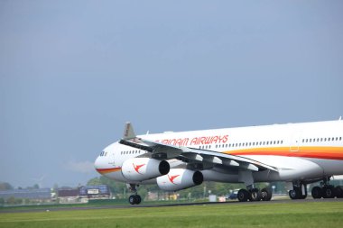 Amsterdam Hollanda - 6 Mayıs 2017: Pz-Tcr Surinam Airways Airbus A340-300