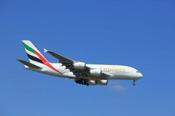 Amsterdam - 9 juillet 2017 : A6-EUA Emirates Airbus A380-800 — Photo