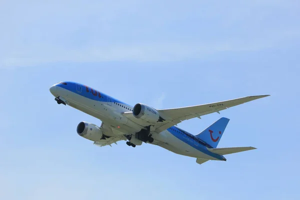 Ámsterdam Países Bajos - 9 de julio de 2017: PH-TFL TUI Airlines 787-8 Dreamliner — Foto de Stock