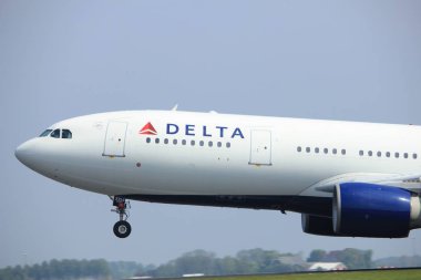 Amsterdam Hollanda - 6 Mayıs 2017: N854nw Delta hava