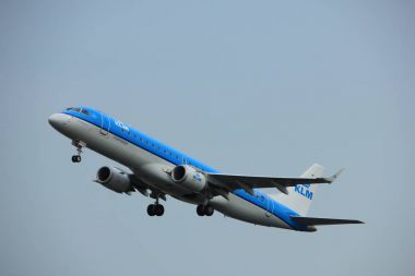 Amsterdam Hollanda - 6 Temmuz 2017: Ph-Ezy Klm Embraer Erj-190std